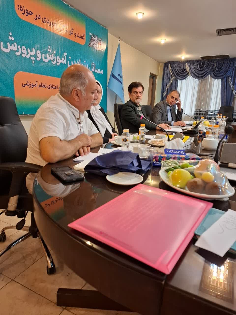دومين نشست *میز بازماندگي از تحصيل * در اندیشکده دانا