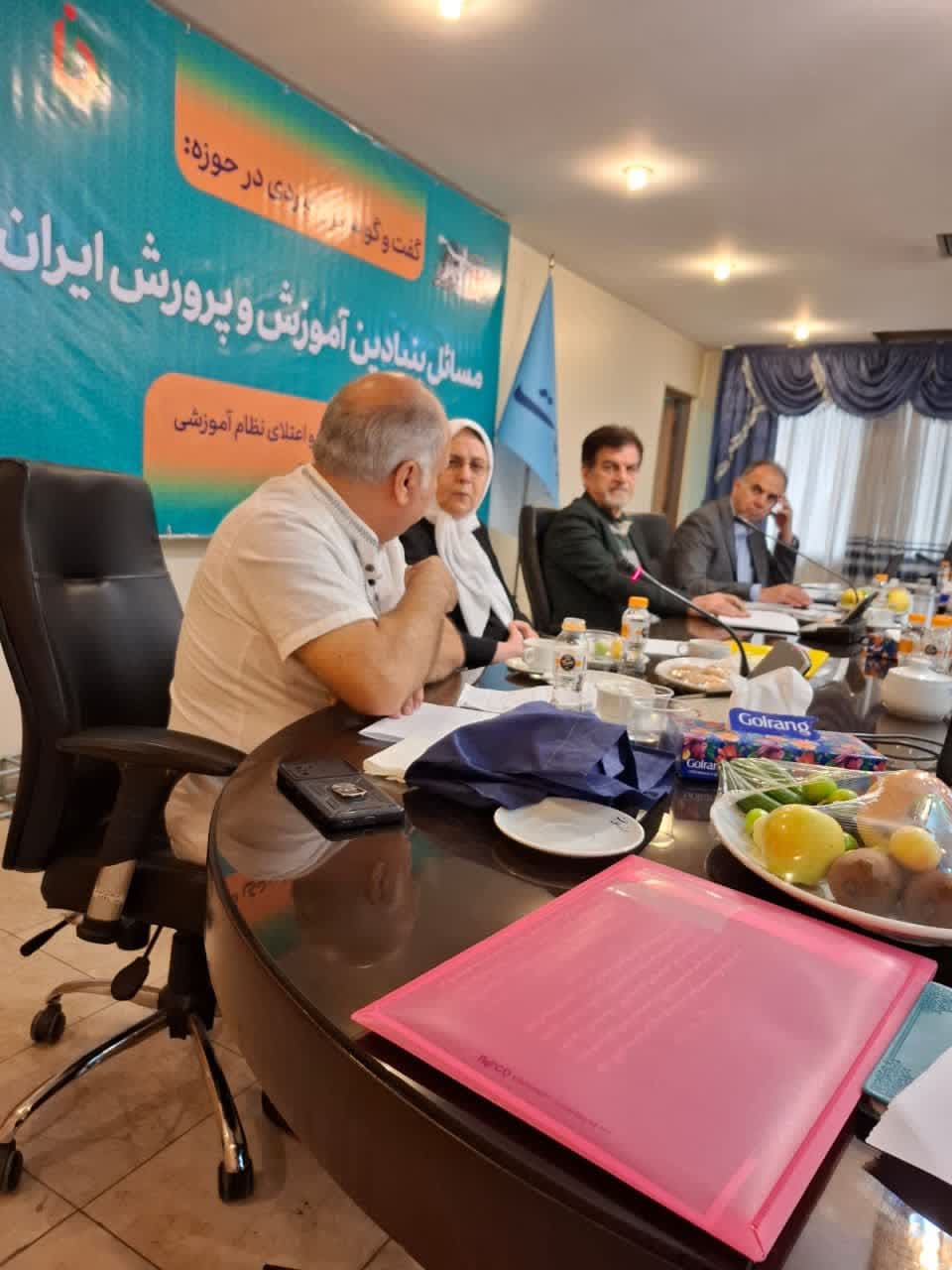 دومين نشست *میز بازماندگي از تحصيل * در اندیشکده دانا